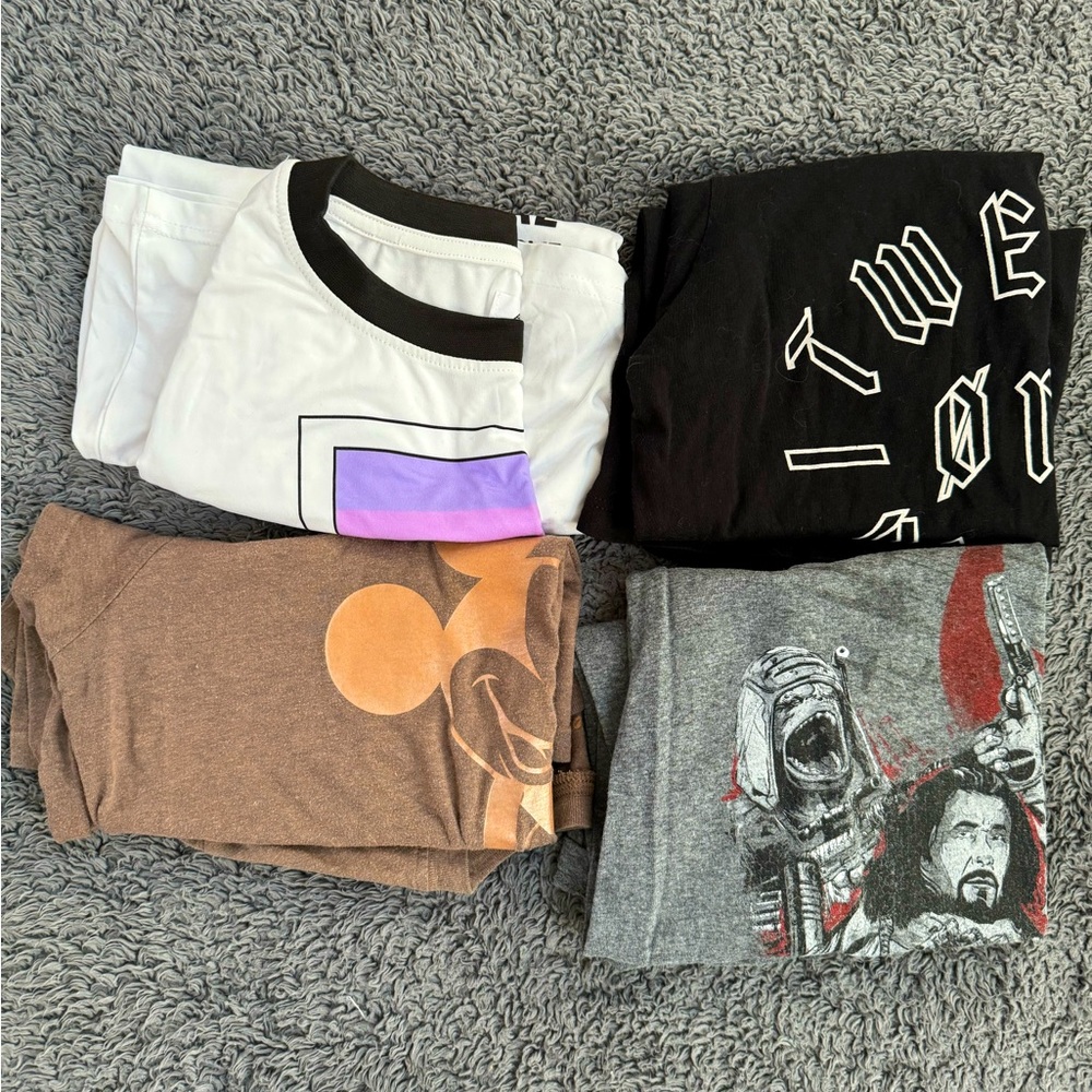 4 womens shirts. Size S. Ardene. Twenty one pilots. Disney. Star Wars